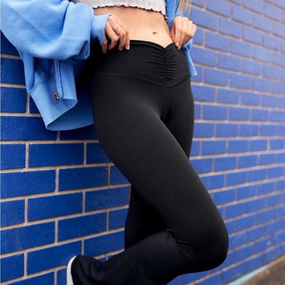 OFFLINE by Aerie Black Ruched V Leggings- Size Medium